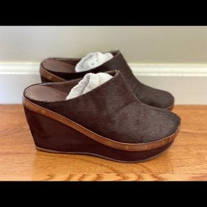 🍓GUC Antelope Calf Hair Wedges!